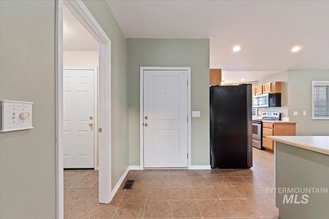 1860 N Haskett, Mountain Home, ID 83647