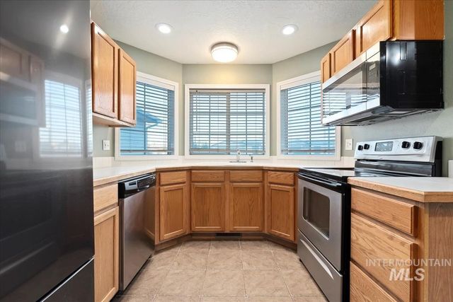 1860 N Haskett, Mountain Home, ID 83647