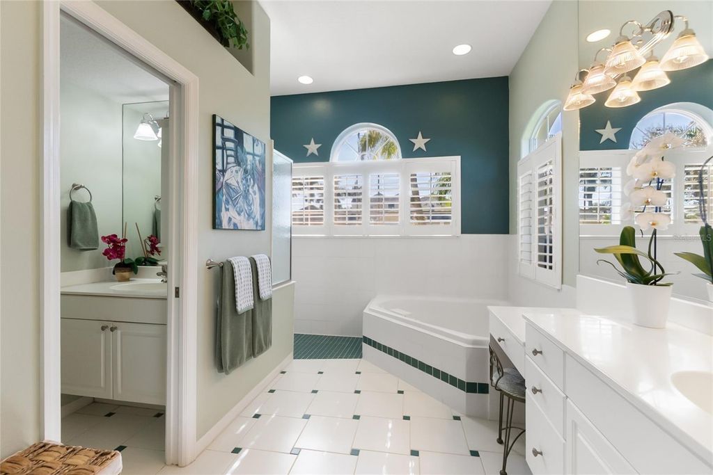 Image 23 of property listing at 4743 SPINNAKER DRIVE, Bradenton, FL 34208