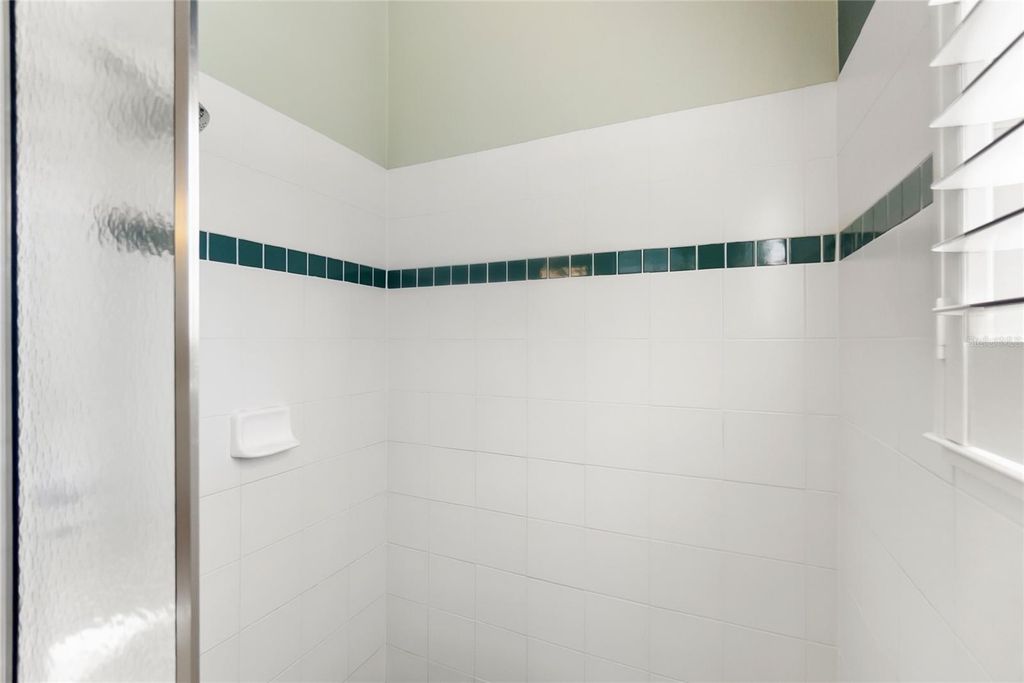 Image 25 of property listing at 4743 SPINNAKER DRIVE, Bradenton, FL 34208