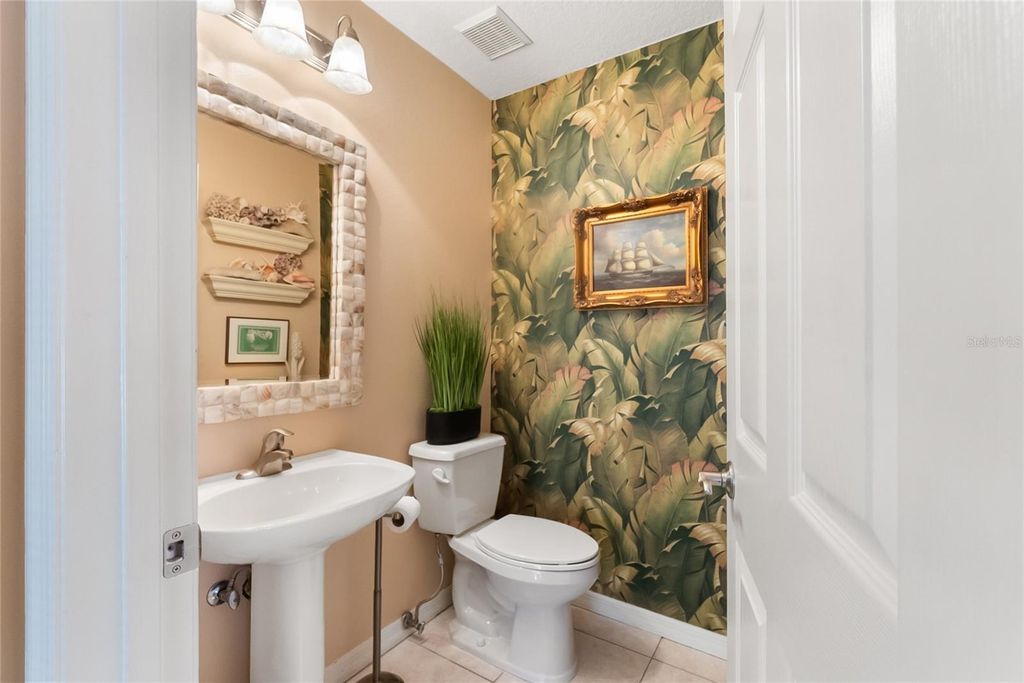 Image 34 of property listing at 4743 SPINNAKER DRIVE, Bradenton, FL 34208