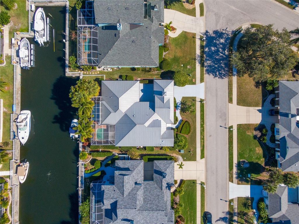 Image 10 of property listing at 4743 SPINNAKER DRIVE, Bradenton, FL 34208