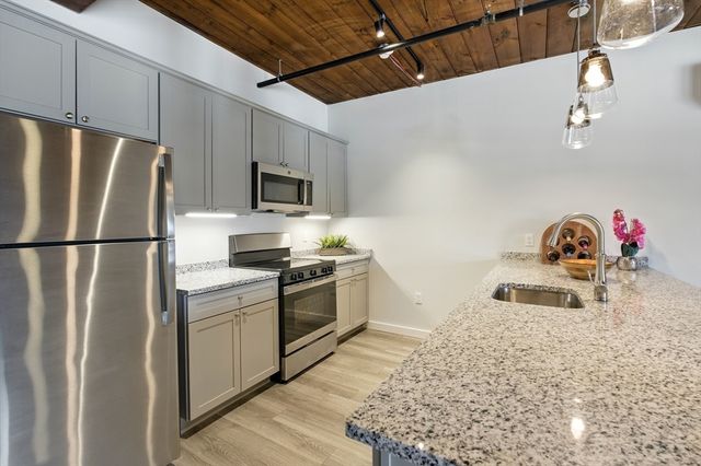 55 Sterling St 314, Clinton, MA 01510