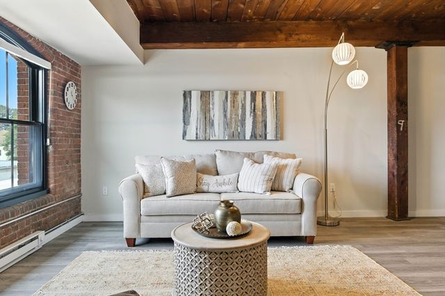 55 Sterling St 314, Clinton, MA 01510