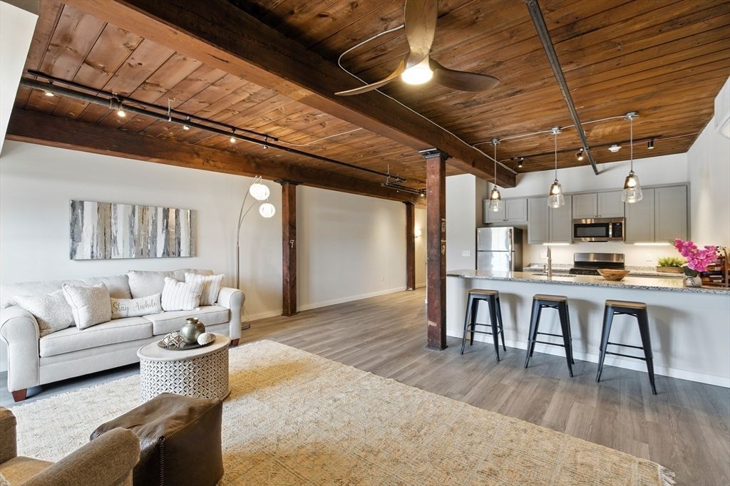 55 Sterling St 314, Clinton, MA 01510