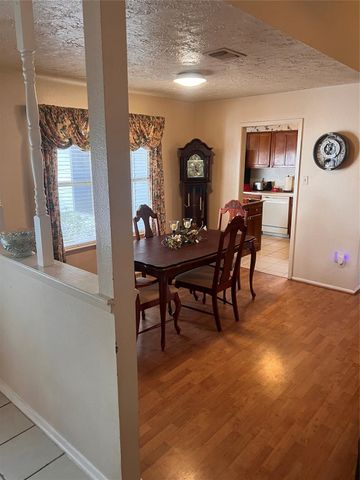 9734 Oakmont Drive, La Porte, TX 77571