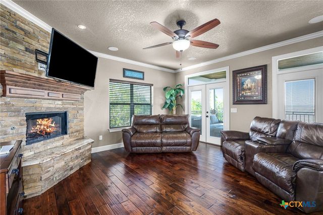 1065 Hillcrest Forest, Canyon Lake, TX 78133