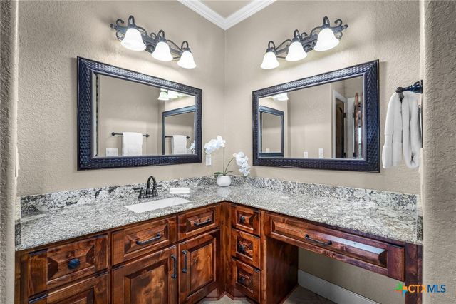 1065 Hillcrest Forest, Canyon Lake, TX 78133