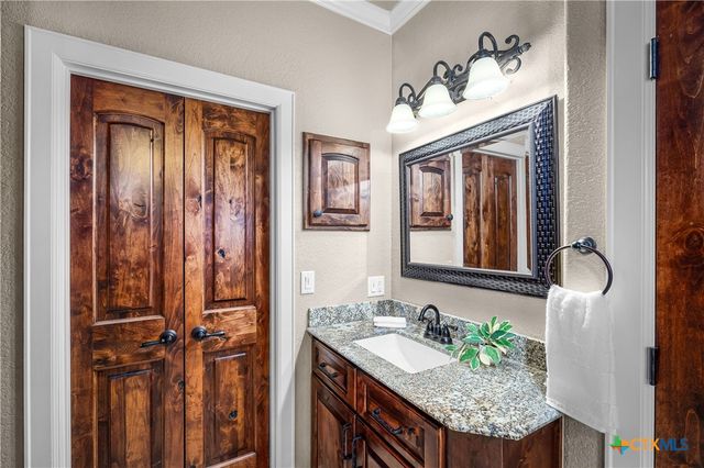 1065 Hillcrest Forest, Canyon Lake, TX 78133