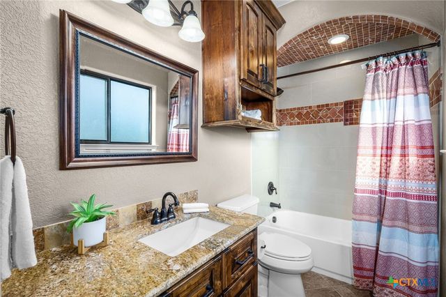 1065 Hillcrest Forest, Canyon Lake, TX 78133