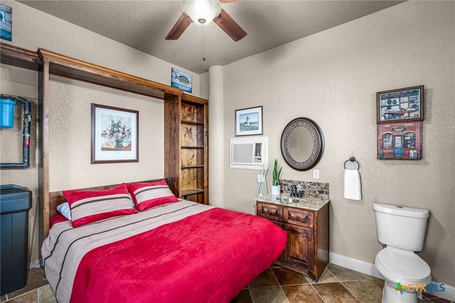 1065 Hillcrest Forest, Canyon Lake, TX 78133