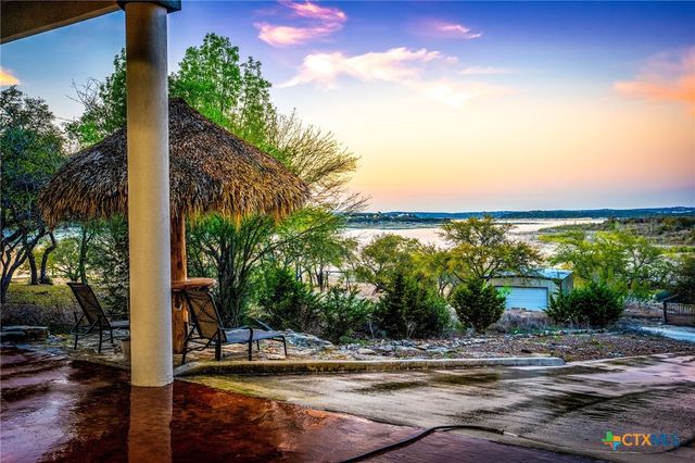 1065 Hillcrest Forest, Canyon Lake, TX 78133