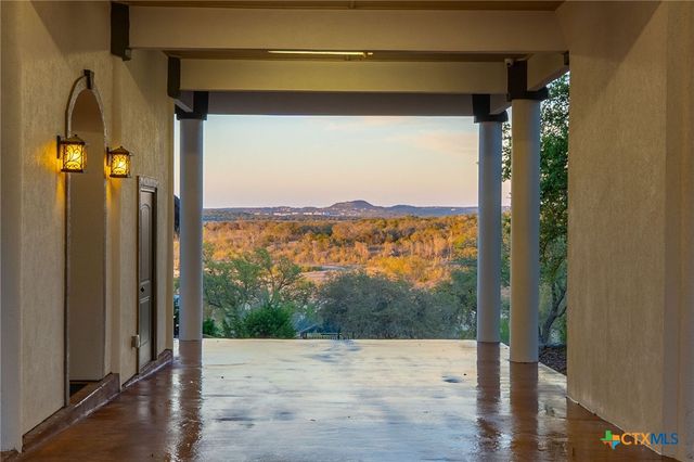 1065 Hillcrest Forest, Canyon Lake, TX 78133