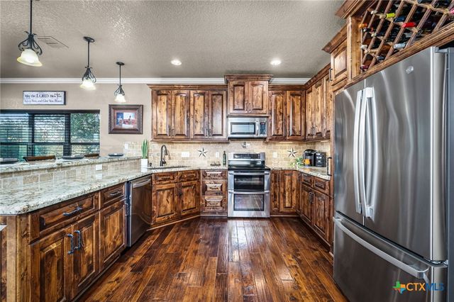 1065 Hillcrest Forest, Canyon Lake, TX 78133