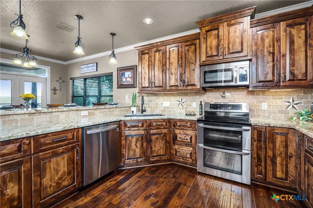 1065 Hillcrest Forest, Canyon Lake, TX 78133