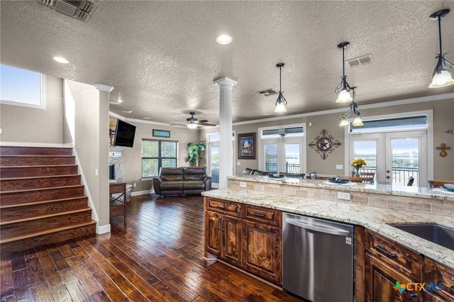 1065 Hillcrest Forest, Canyon Lake, TX 78133