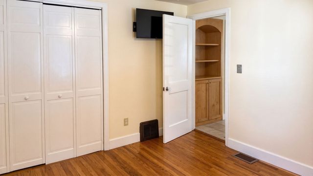 211 Holyoke St, Ludlow, MA 01056