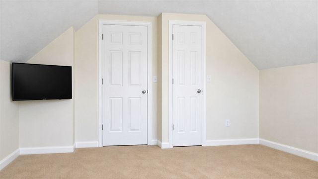 211 Holyoke St, Ludlow, MA 01056