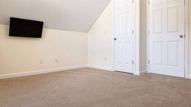 211 Holyoke St, Ludlow, MA 01056
