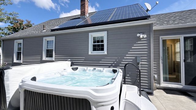 211 Holyoke St, Ludlow, MA 01056