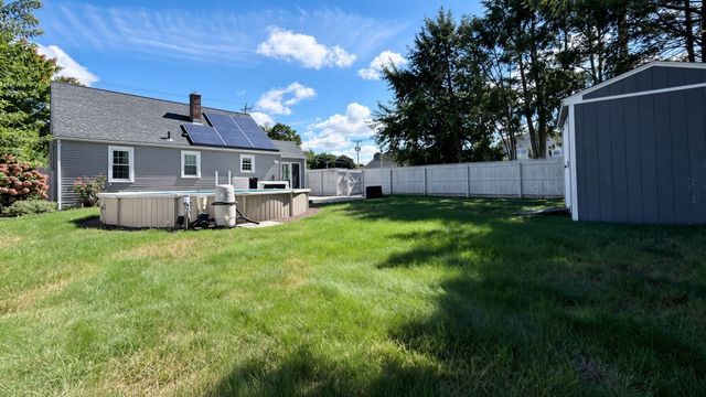 211 Holyoke St, Ludlow, MA 01056