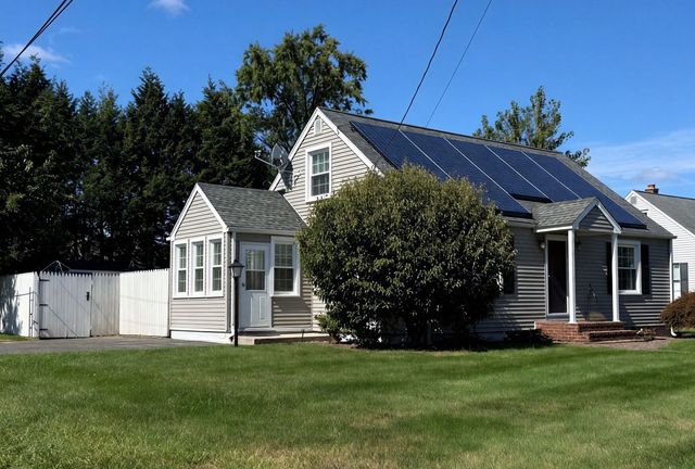 211 Holyoke St, Ludlow, MA 01056
