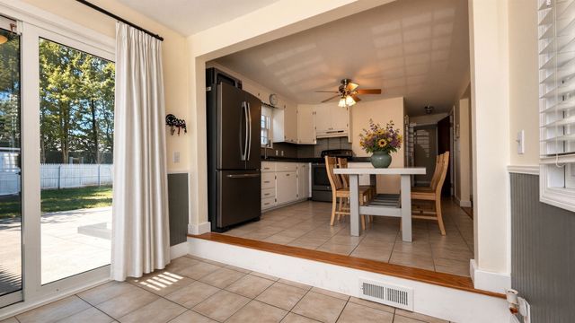 211 Holyoke St, Ludlow, MA 01056
