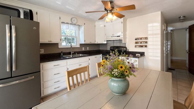 211 Holyoke St, Ludlow, MA 01056