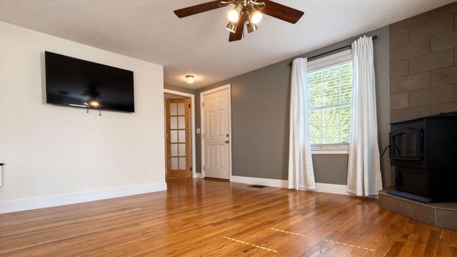211 Holyoke St, Ludlow, MA 01056