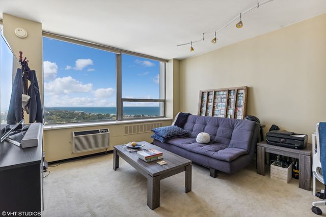 1460 N Sandburg Terrace 2304, Chicago, IL 60610