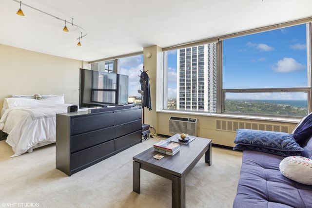 1460 N Sandburg Terrace 2304, Chicago, IL 60610