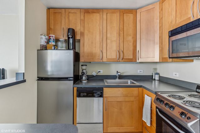 1460 N Sandburg Terrace 2304, Chicago, IL 60610