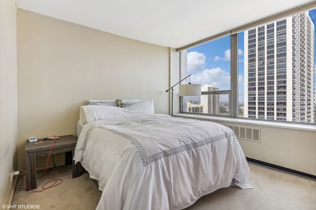 1460 N Sandburg Terrace 2304, Chicago, IL 60610