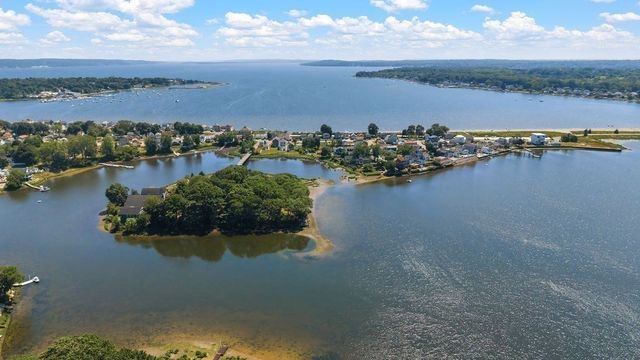 158 Ocean View, Swansea, MA 02777