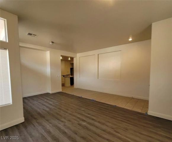 8240 Aurora Peak Avenue, Las Vegas, NV 89131