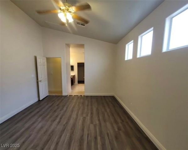 8240 Aurora Peak Avenue, Las Vegas, NV 89131