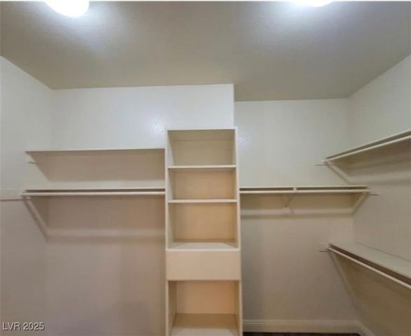 8240 Aurora Peak Avenue, Las Vegas, NV 89131