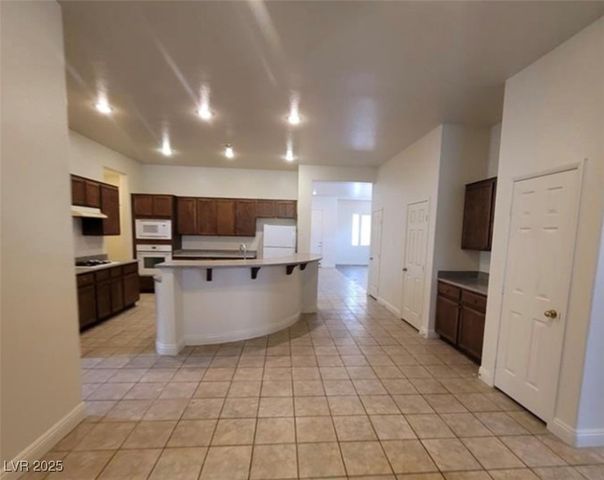 8240 Aurora Peak Avenue, Las Vegas, NV 89131