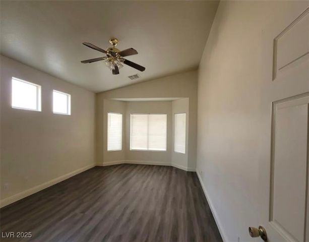 8240 Aurora Peak Avenue, Las Vegas, NV 89131