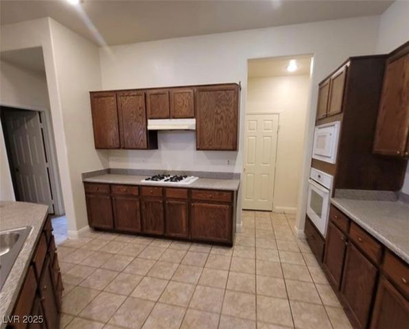 8240 Aurora Peak Avenue, Las Vegas, NV 89131
