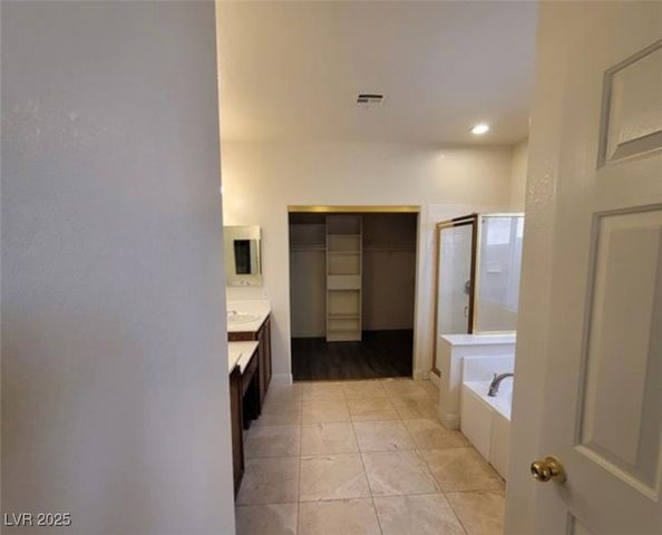 8240 Aurora Peak Avenue, Las Vegas, NV 89131