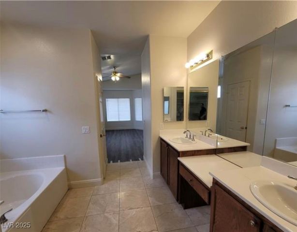 8240 Aurora Peak Avenue, Las Vegas, NV 89131