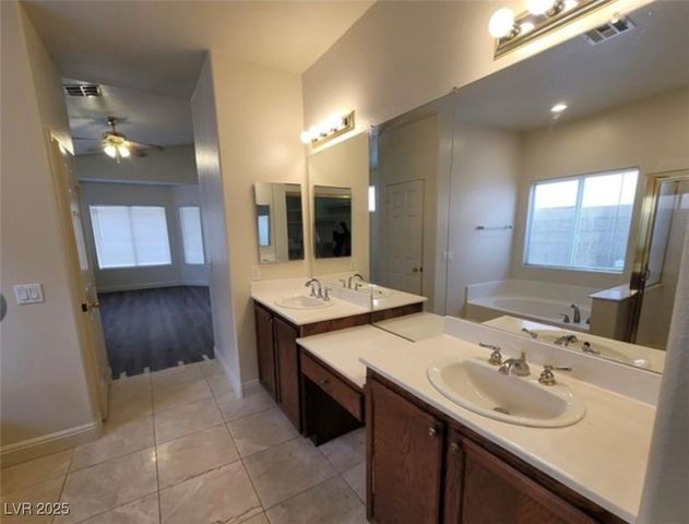8240 Aurora Peak Avenue, Las Vegas, NV 89131