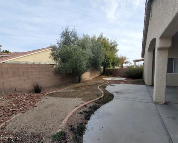 8240 Aurora Peak Avenue, Las Vegas, NV 89131