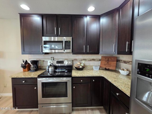 26304 Stillwater Drive, Perrysburg, OH 43551