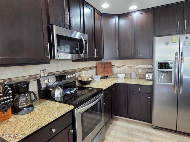 26304 Stillwater Drive, Perrysburg, OH 43551