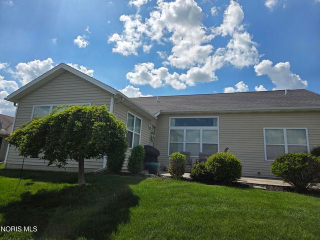 26304 Stillwater Drive, Perrysburg, OH 43551