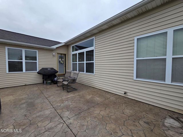 26304 Stillwater Drive, Perrysburg, OH 43551