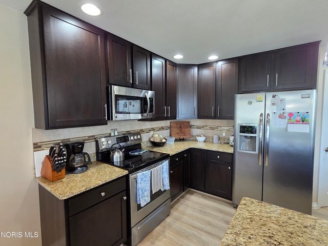 26304 Stillwater Drive, Perrysburg, OH 43551