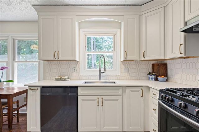 390 Sarsen Trail NW, Marietta, GA 30064